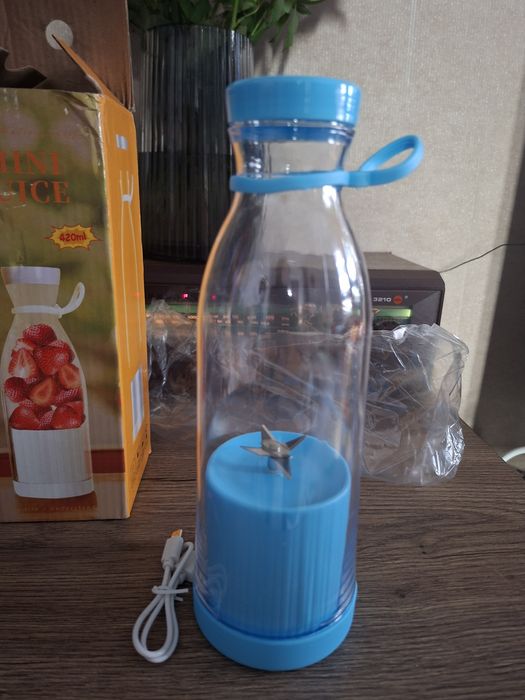 Mini blender/juicer portabil reîncărcabil USB, model YC-02, de 420 ml. Nou!