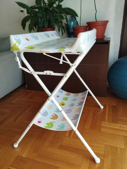 Бебешки повивалник и вана с ергономична стойка