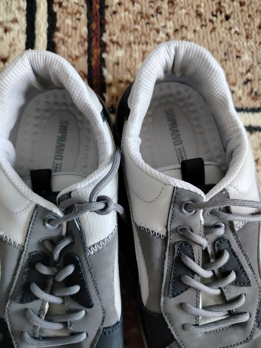 Кроссовки отличного качества