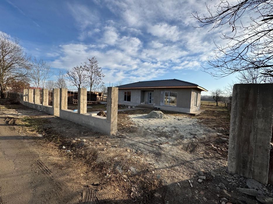 Casa moderna de vanzare