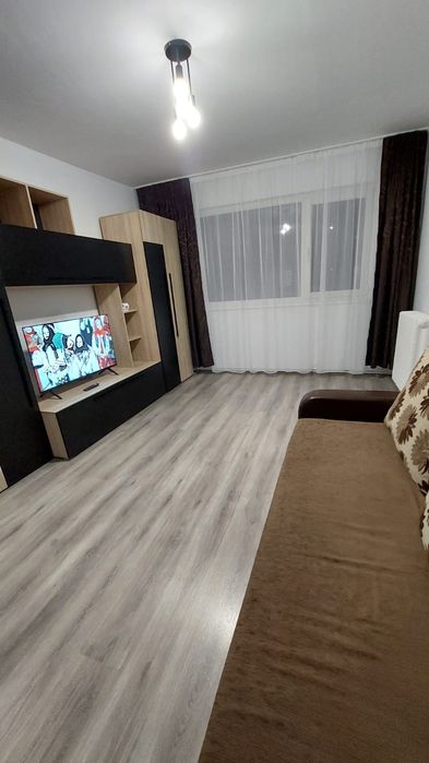 Inchiriez apartament