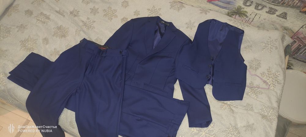 Продам костюм школьный