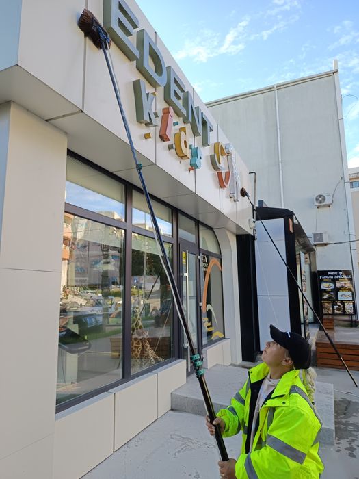 Spălare,curățare a panourilor fotovoltaice