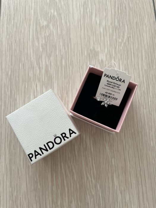 Серебряное кольцо «Pandora»