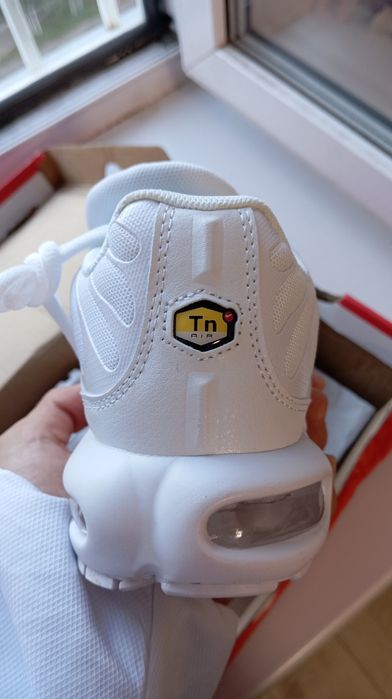 новые Кроссовки Nike air max plus tn white