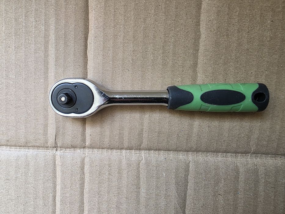 Нови накрайници TORX с адаптер 1/2 и тресчотка 1/4 CHROME VANADIUM.