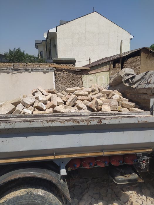 Pishgan g'isht bor 500 som dastavka bor