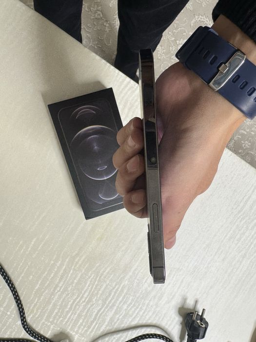 Продам айфон 12 про 256 гб