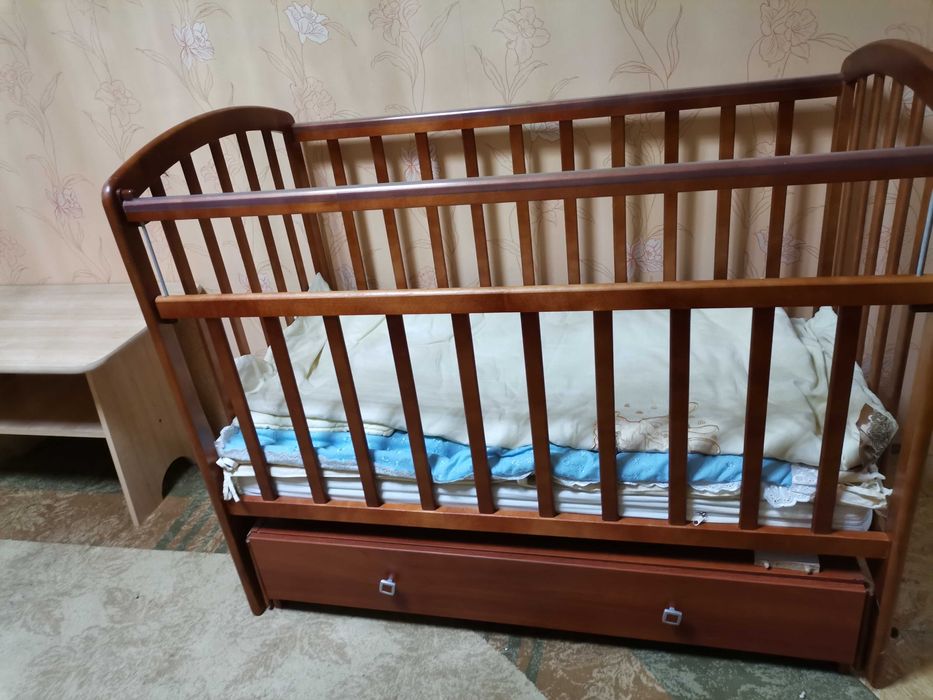 Детская кроватка