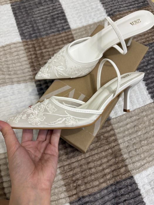 Белые невысокие каблуки Zara