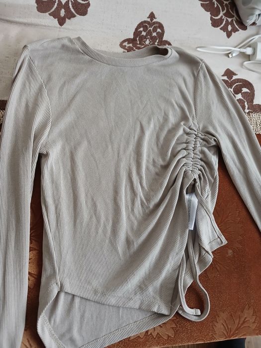 Продаю корсеты и платье красивое срочно!