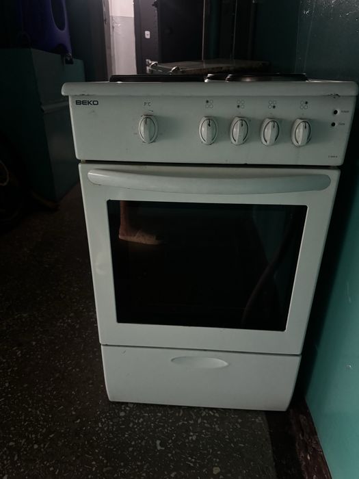 Продам электрическую плиту BEKO