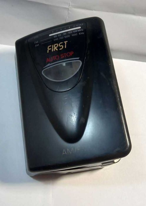 Walkman FIRST 337, made in Japan + 2 perechi căști (50-45 lei)