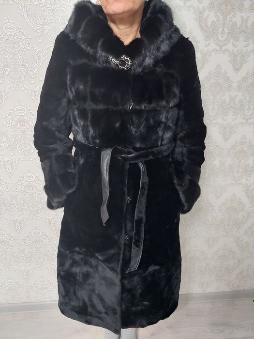 Мутоновая шуба с капюшоном+норка