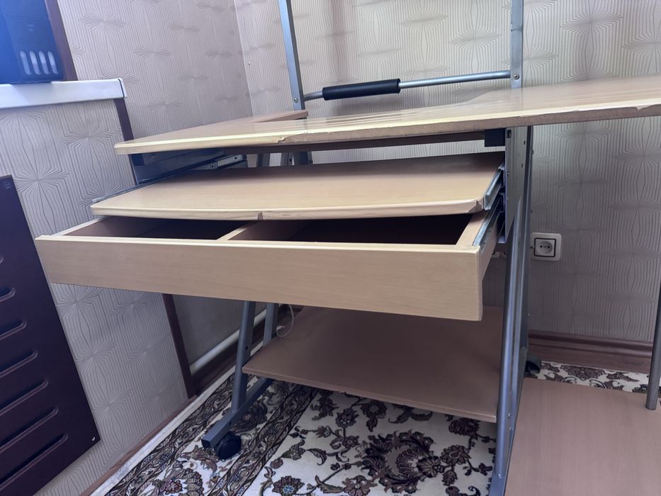 Стол компьютерный