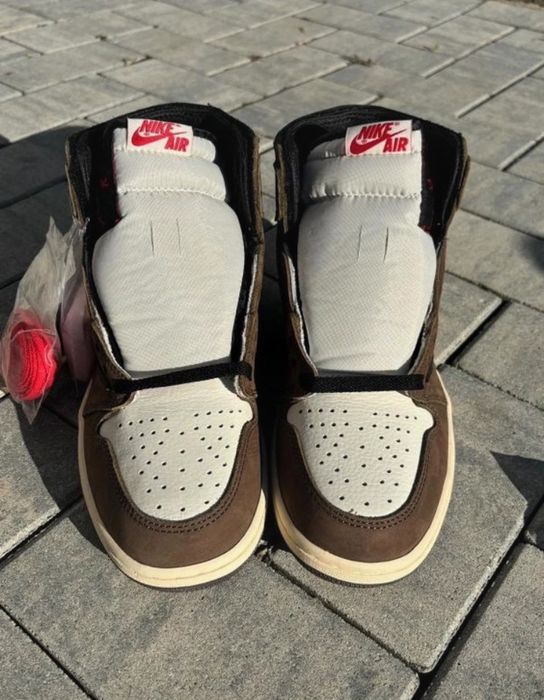 Jordan 1 travis scott