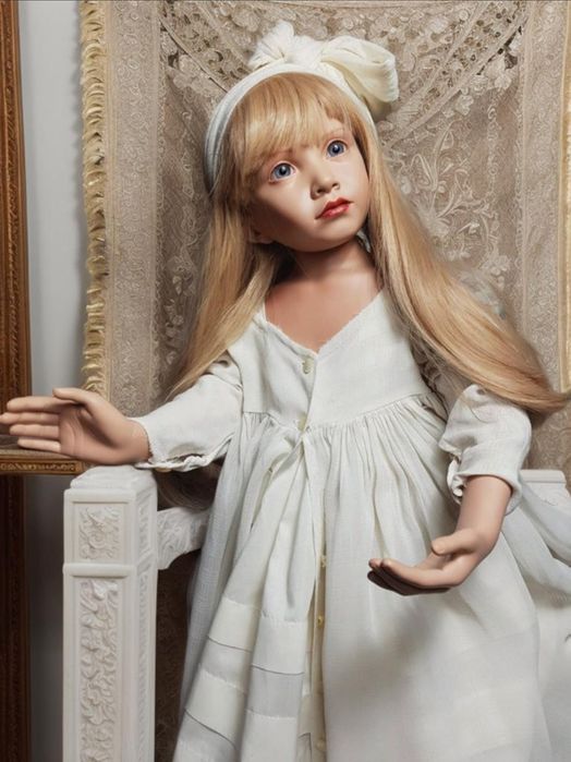 Papusa Lauren by Philip Heath.  Citeste descrierea pana la final. O adevarata  bijuterie