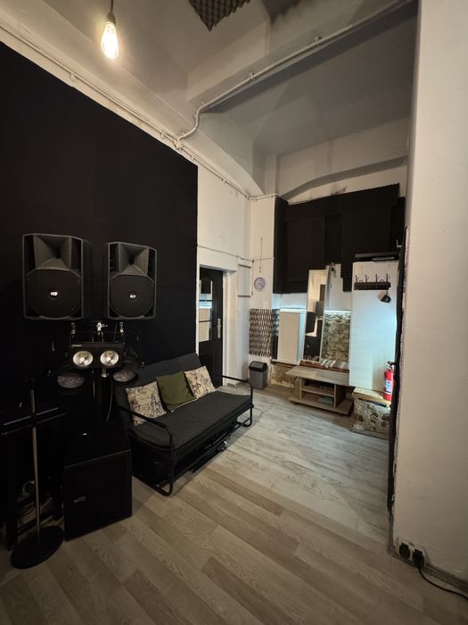 Sala de repetitii complet utilata (trupe, banduri, formatii)