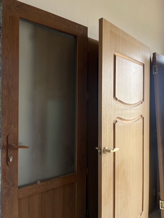 Есік жақсы натурал ағашпен істелген