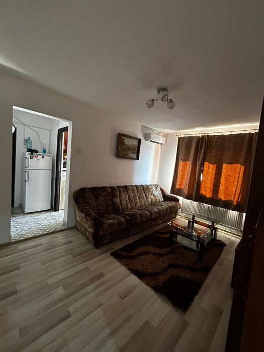 De închiriat apartament 2 camere  și loc de parcare în zona Fortuna