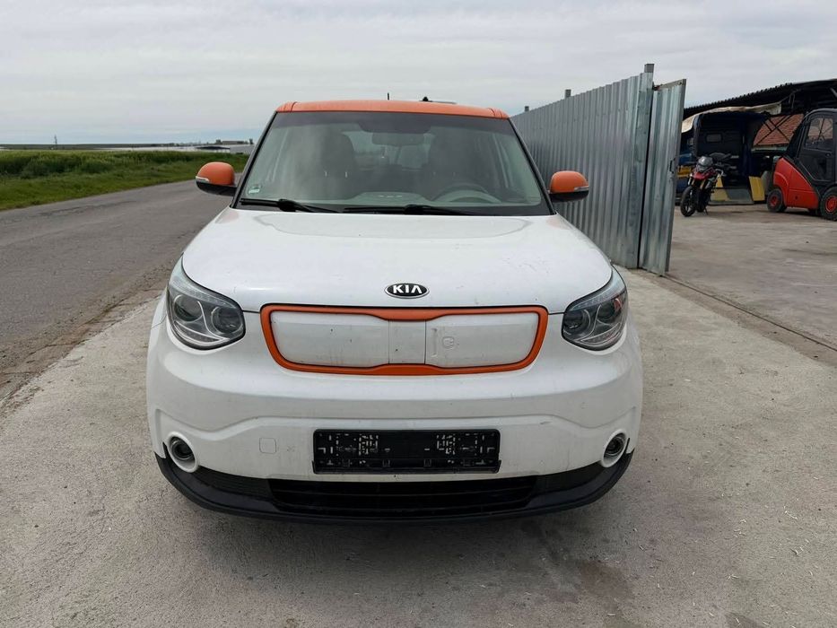 Kia Soul EV 2019 109 конски сили (81.4 kW).