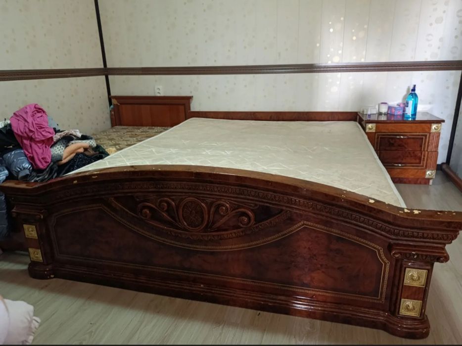 Двухспальная кровать