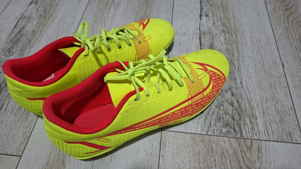 Ghete de fotbal Nike Mercurial