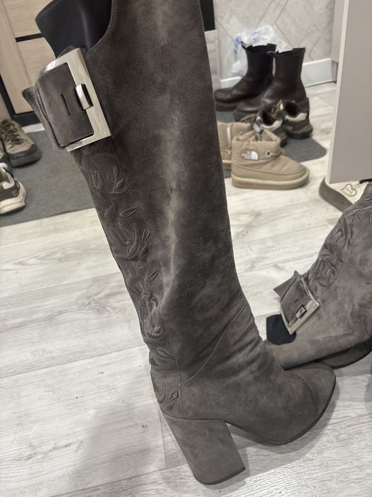 Отдам даром обувь