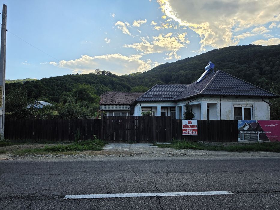 Casa de vânzare in Târgu Ocna plus teren 2700 mp