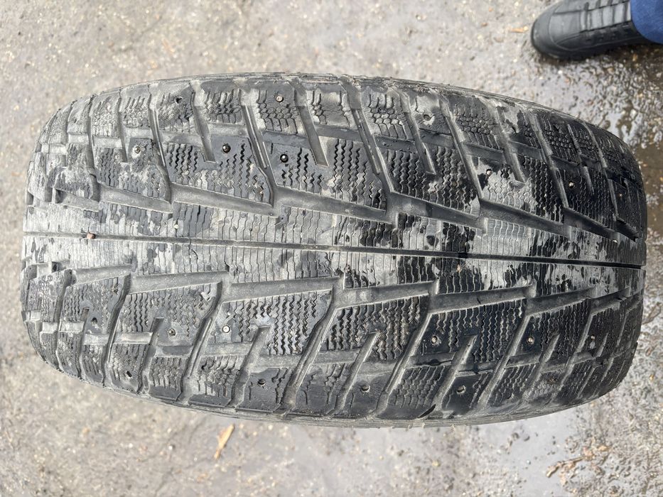 Продам шины шипованные