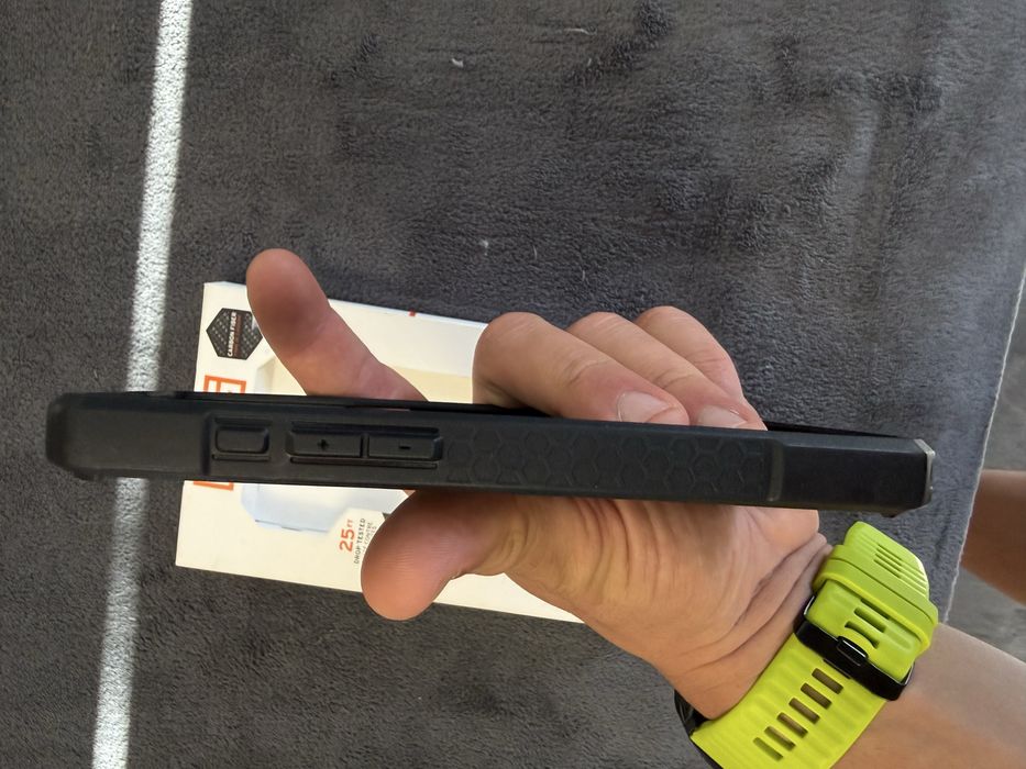 Кейс UAG Monarch carbon iphone 16 pro max