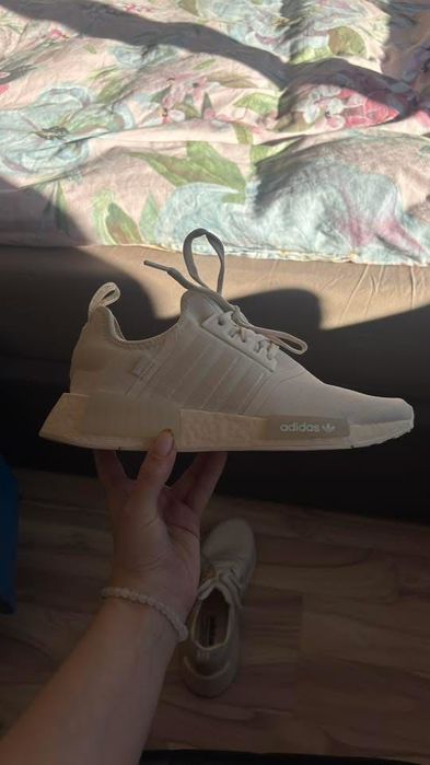 Бели Adidas nomad