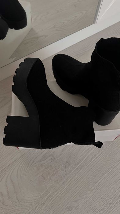 Продам полусапожки Stradivarius новые!