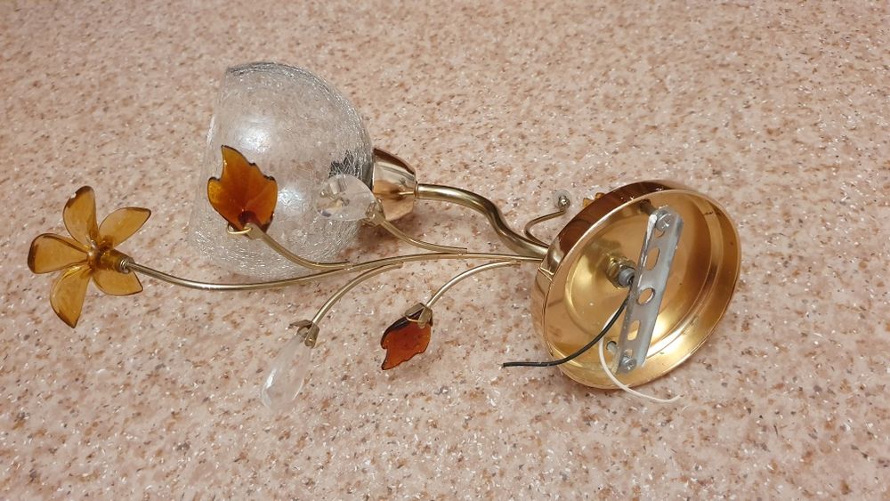 Продам светильник настенный