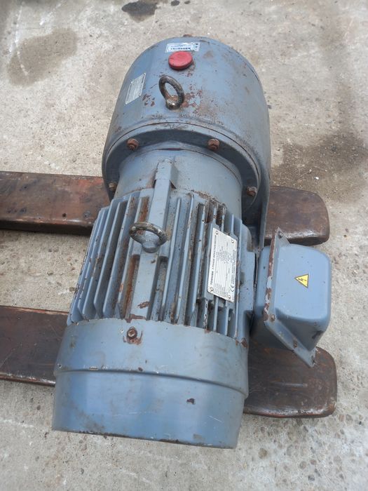 reductor cu motor 11 kw Toshiba / fabricat în Japonia