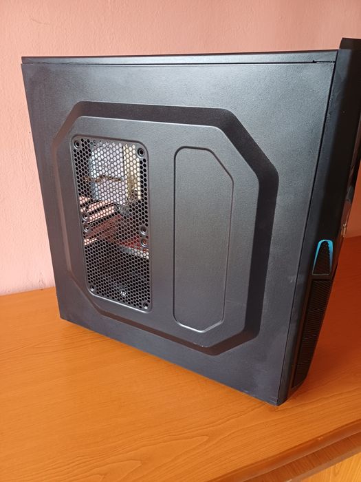 Vând calculator Delux