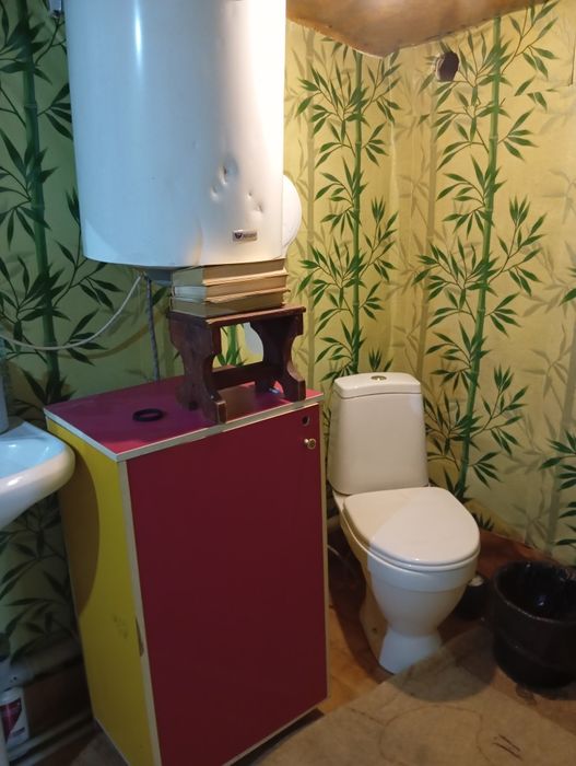 Продам очень теплый дом , хоз постройки , огород ,