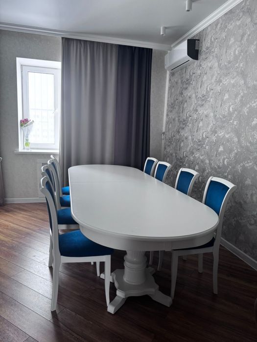 Продается стол со стульями