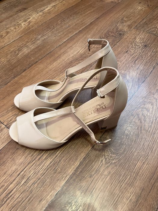 Продается качественные туфли