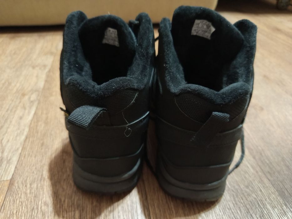 Продам новые зимние кроссовки