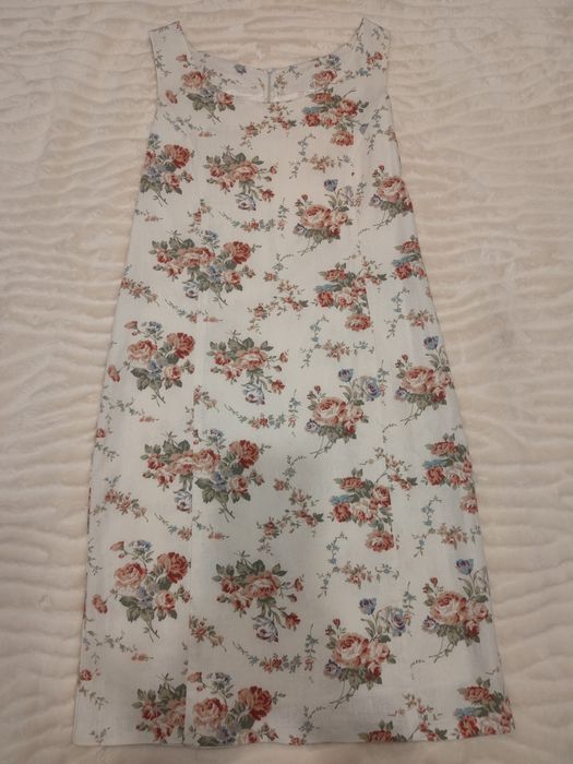 Светла рокля на цветя