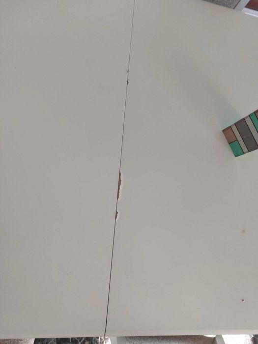 Разтегателна кухненска маса със шест стола