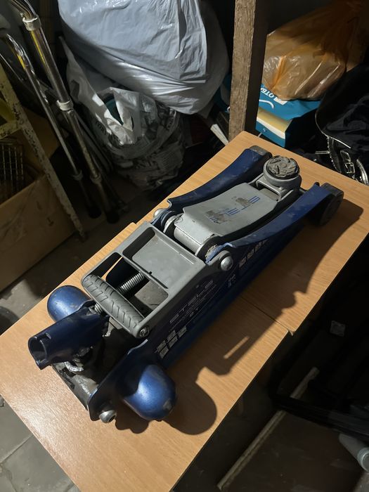 Продам подкатной домкрат