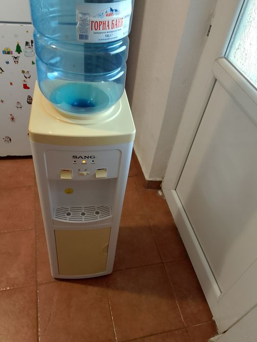 Диспенсър за вода Санг