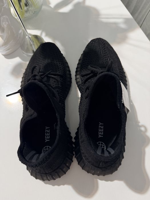Yeezy 350 v2 black