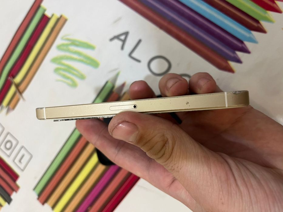 Продам айфон се1