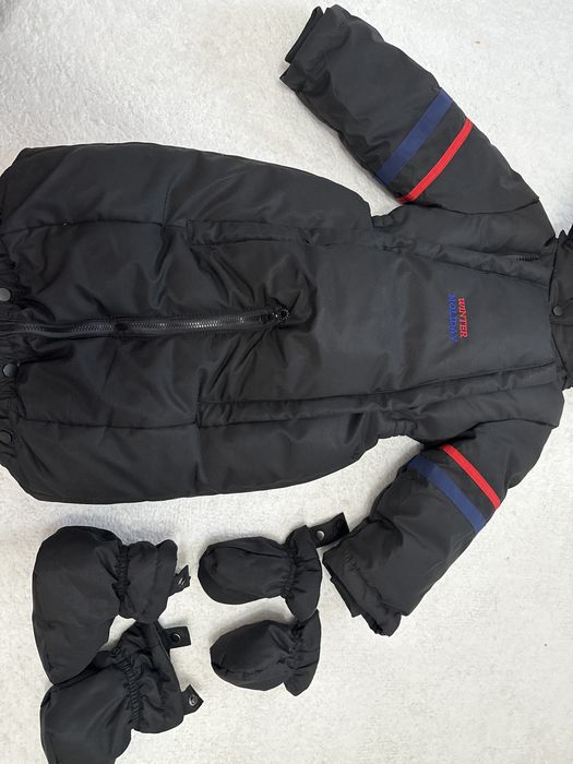 Продам детский зимний комбинезон трансформер.