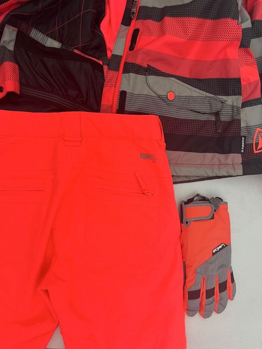 Vand costum sky plus manusi pentru femei