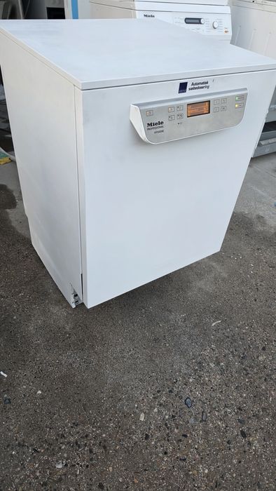 Съдомиялна професионална Miele PG 8059  Свободно стояща
