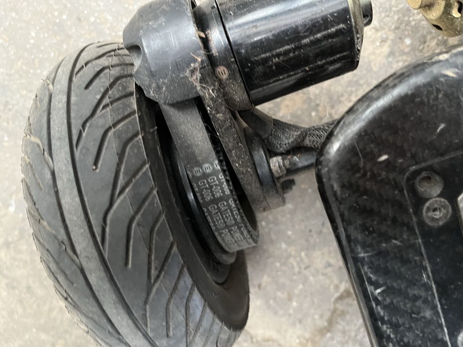 Evolve Carbon GT All Terrain Skateboard electric